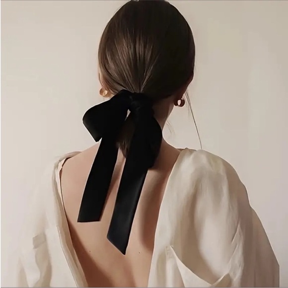 Anthropologie Accessories - NWOT Black Velvet Bow Elastic Hair Tie